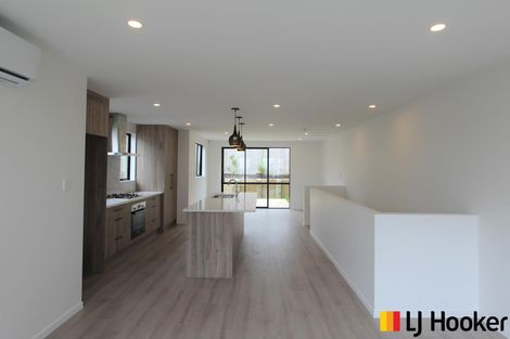 Photo of property in 20a Crestview Rise, Papakura, 2110