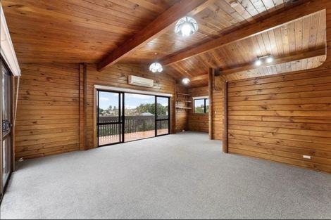 Photo of property in 10 Lagoon Way, West Harbour, Auckland, 0618