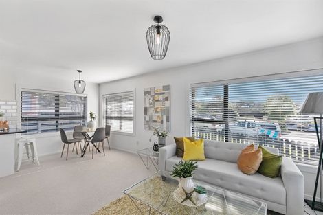 Photo of property in 1/53 Girrahween Drive, Totara Vale, Auckland, 0629