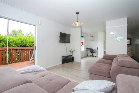 Photo of property in 92 Brian Crescent, Stanmore Bay, Whangaparaoa, 0932