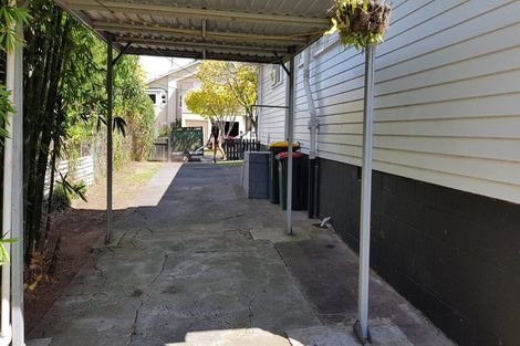 Photo of property in 11 Ussher Place, Pakuranga Heights, Auckland, 2010