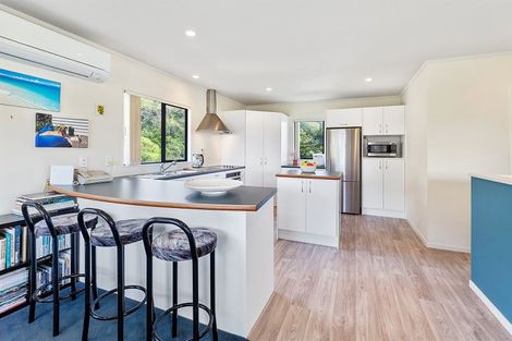 Photo of property in 2 Whitianga View, Paremata, Porirua, 5024