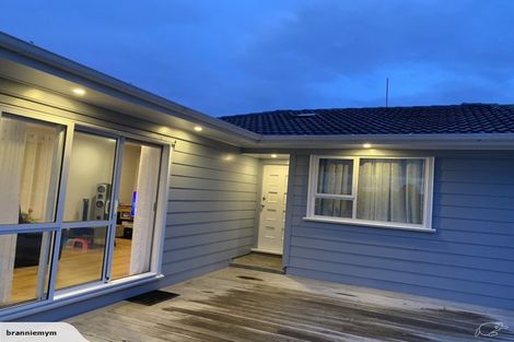 Photo of property in 24 Tomintoul Place, Highland Park, Auckland, 2010