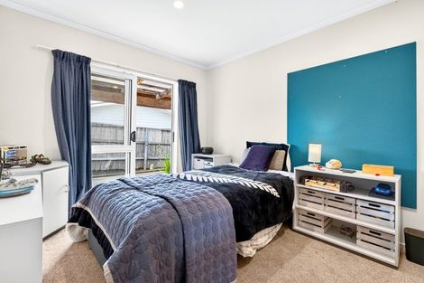 Photo of property in 21a Savoy Road, Glen Eden, Auckland, 0602