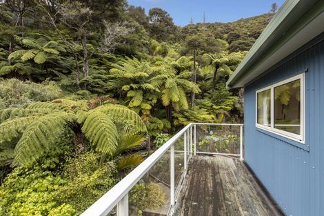 Photo of property in 19 Sandy Bay Road, Black Rock, Picton, 7282