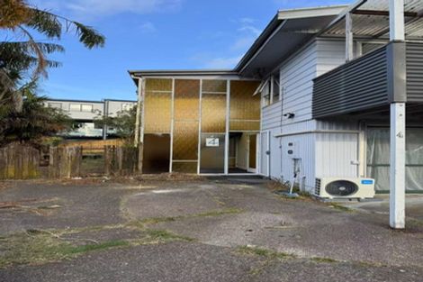 Photo of property in 4 Tawavale Crescent, Totara Vale, Auckland, 0629