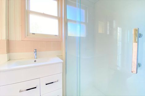 Photo of property in 57 Exmouth Road, Northcote, Auckland, 0627