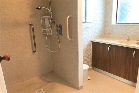 Photo of property in 2/5 Rawhiti Street, Vogeltown, New Plymouth, 4310