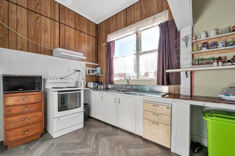 Photo of property in 17 Milmoe Street, Hawera, 4610