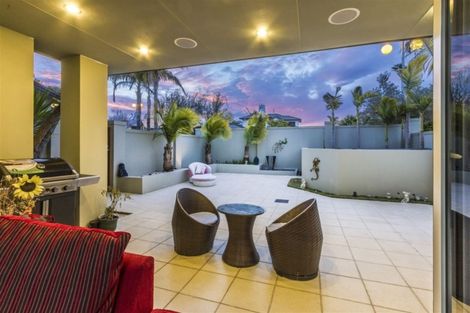 Photo of property in 11 Mistral Place, West Harbour, Auckland, 0618