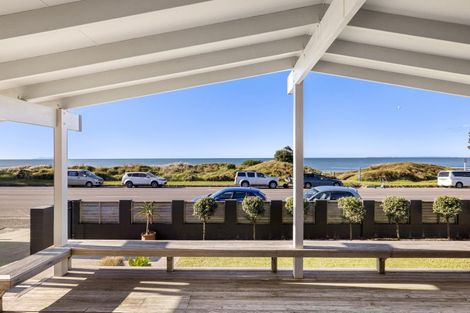 Photo of property in 185 Marine Parade, Mount Maunganui, 3116