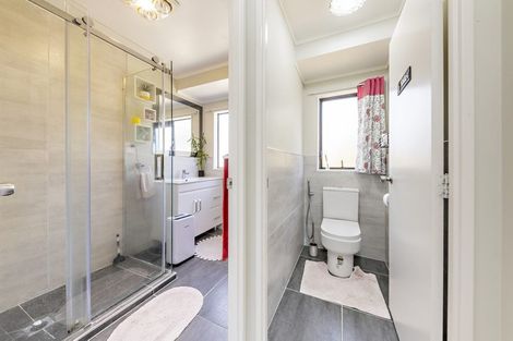 Photo of property in 12 Rosemead Place, Randwick Park, Auckland, 2105