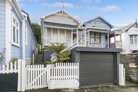 Photo of property in 32 Rolleston Street, Mount Cook, Wellington, 6021