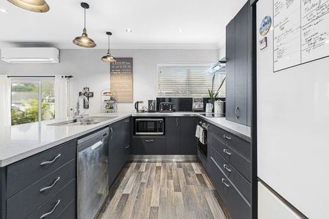 Photo of property in 3 Jensen Place, Frankleigh Park, New Plymouth, 4310