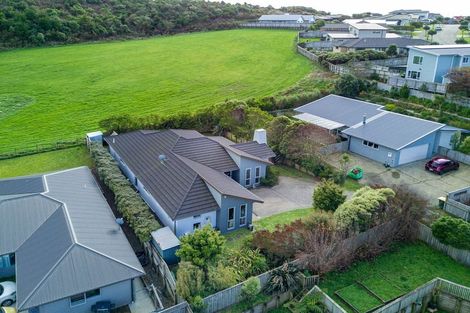 Photo of property in 64 Aotea Drive, Aotea, Porirua, 5024