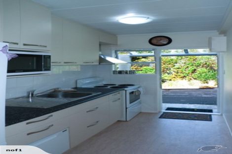 Photo of property in 9/18 Parr Terrace, Castor Bay, Auckland, 0620