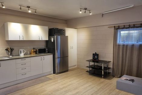 Photo of property in 1/17 Beulah Avenue, Rothesay Bay, Auckland, 0630