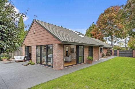 Photo of property in 242 Memorial Avenue, Burnside, Christchurch, 8053