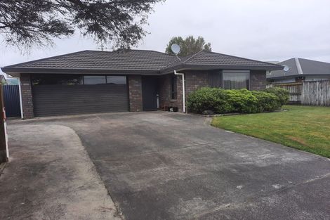 Photo of property in 11 Royal Oak Drive, Kelvin Grove, Palmerston North, 4414