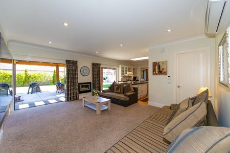 Photo of property in 12 Oak Place, Poraiti, Napier, 4112
