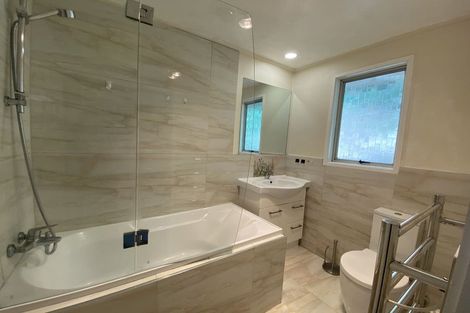 Photo of property in 11 Walnut Lane, Browns Bay, Auckland, 0630