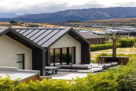 Photo of property in 52 Cunninghams Drive, Jacks Point, Queenstown, 9371