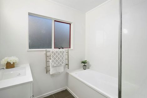 Photo of property in 2/87 Woodglen Road, Glen Eden, Auckland, 0602