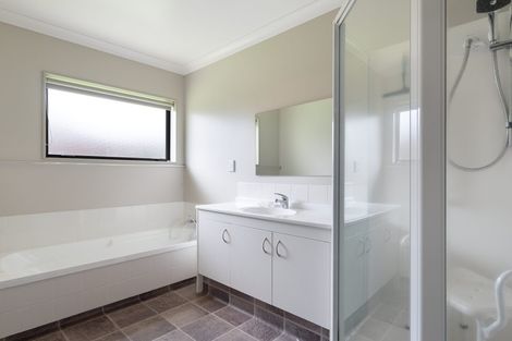 Photo of property in 2 Dowman Place, Te Puke, 3119