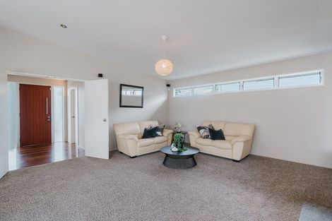 Photo of property in 92 Saint James Drive, Huntington, Hamilton, 3210