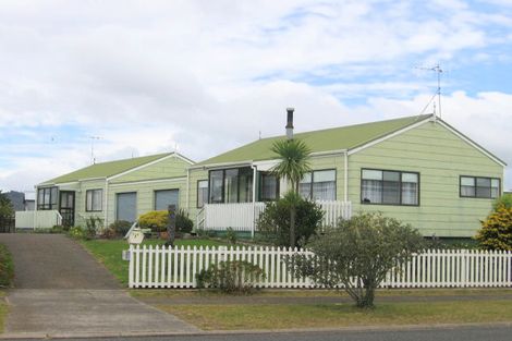 Photo of property in 124a Charleston Avenue, Whangamata, 3620