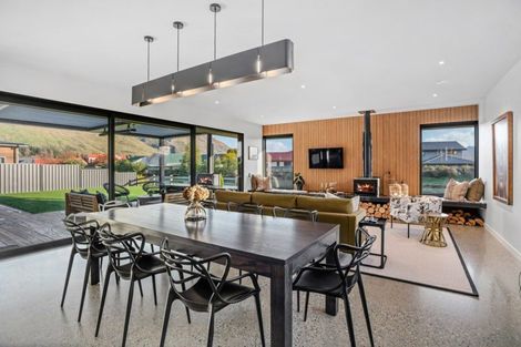 Photo of property in 11 Sapphire Spring Rise, Wanaka, 9305