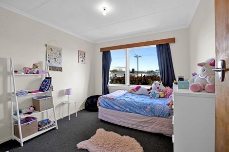 Photo of property in 100 Stanners Street, Eltham, 4322