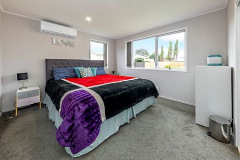 Photo of property in 11 Hinton Place, Weymouth, Auckland, 2103