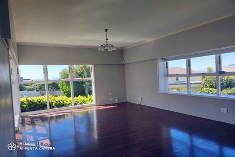 Photo of property in 9 Midway Avenue, Castor Bay, Auckland, 0620