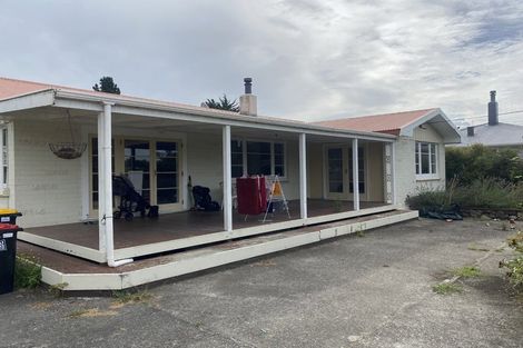Photo of property in 10 Grey Street, Martinborough, 5711