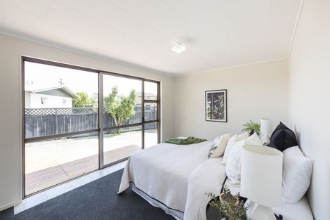 Photo of property in 3 Escort Grove, Awapuni, Palmerston North, 4412