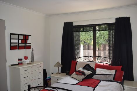 Photo of property in 194 High Street North, Carterton, 5713