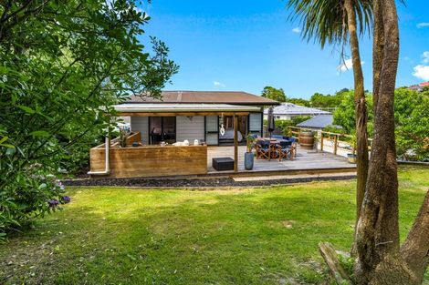 Photo of property in 11 Cottam Grove, Northcross, Auckland, 0632