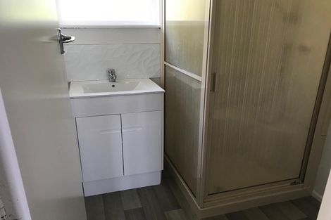 Photo of property in 2 Clendon Place, Manurewa, Auckland, 2102