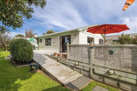 Photo of property in 2 Sand Dune Grove, Waikawa Beach, Levin, 5573