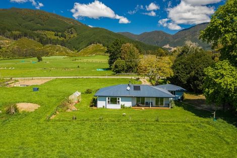 Photo of property in 1231 Queen Charlotte Drive, Linkwater, Picton, 7281