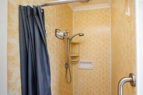 Photo of property in 2 Oaklea Avenue, Marton, 4710