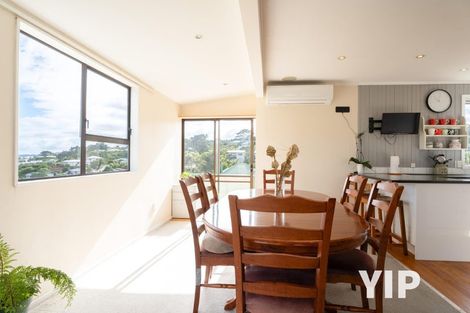 Photo of property in 20 Lyndfield Lane, Newlands, Wellington, 6037