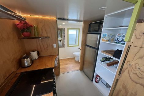 Photo of property in 51 Onewa Road, Northcote, Auckland, 0627