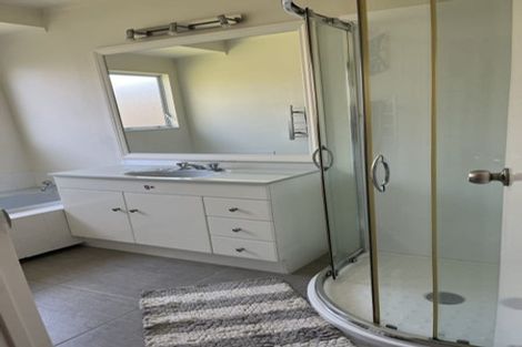 Photo of property in 8 Ballini Rise, West Harbour, Auckland, 0618