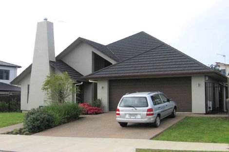 Photo of property in 4 Fernloche Place, Flat Bush, Auckland, 2016