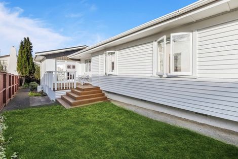 Photo of property in 1/11 Stratford Avenue, Milford, Auckland, 0620