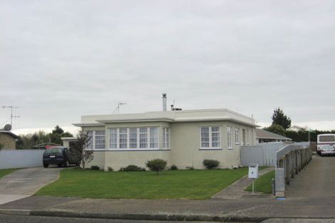 Photo of property in 4 Douglas Street, Levin, 5510
