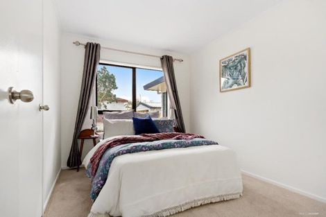 Photo of property in 1/73 Etherton Drive, Weymouth, Auckland, 2103