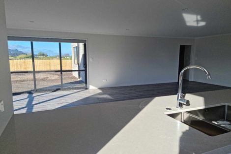 Photo of property in 10 Ronomor Place, Whitianga, 3510